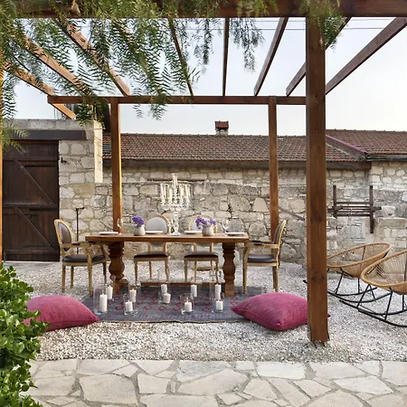 Meleni Bed & Breakfast 4*